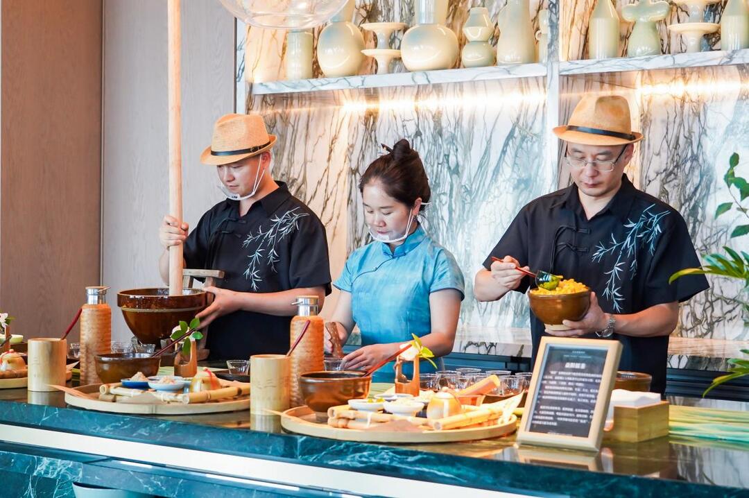 云端湘宴：醴陵瓷与擂茶声中，五星酒店演绎湖湘味觉新篇