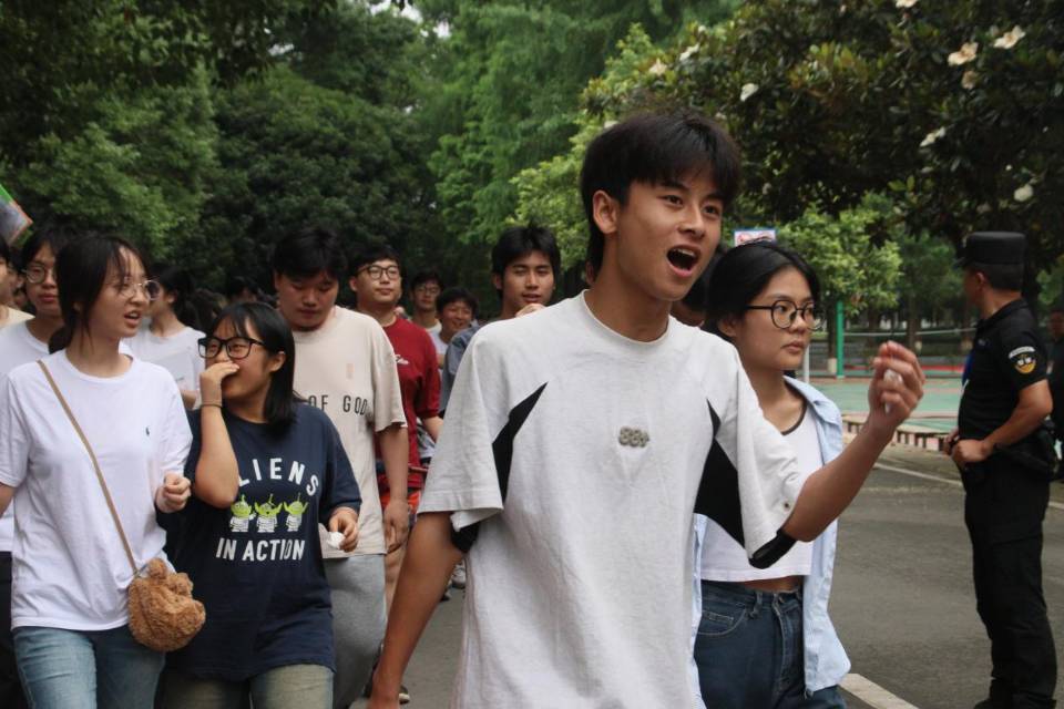洪江市考区：2025年高考圆满结束