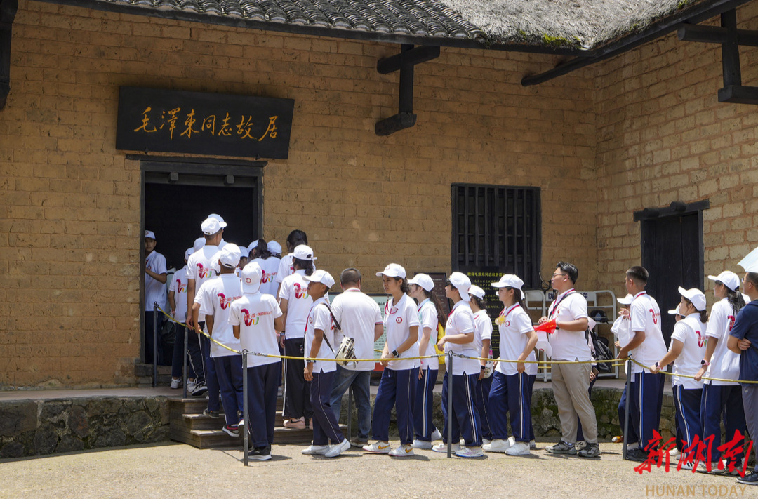 百名吐鲁番师生抵湘，开启红色文化研学之旅