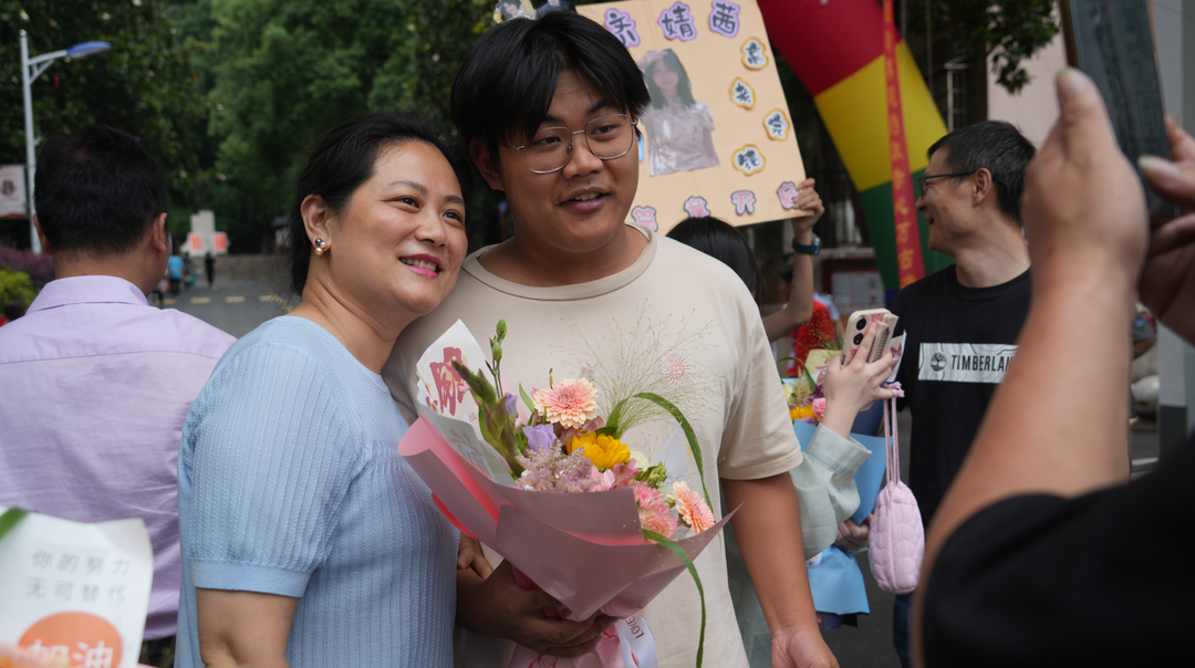 图集 | 高考结束温情瞬间