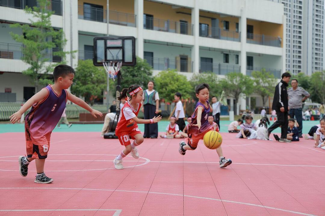 龙山县第一幼儿园：篮球赛火热开赛
