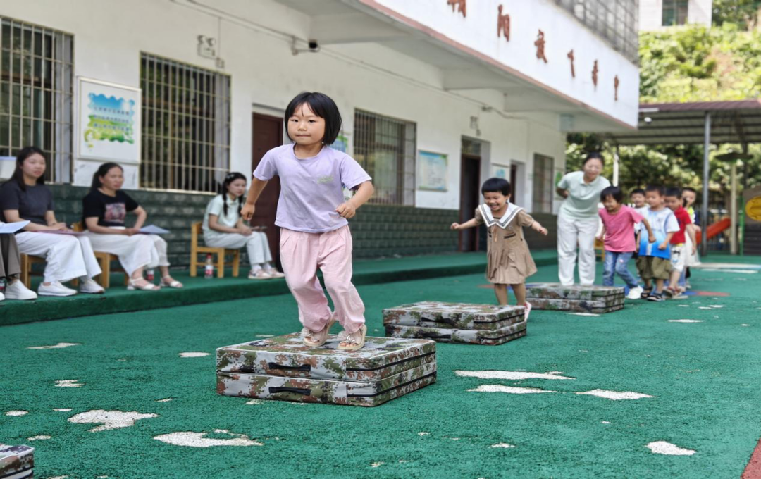 衡阳市南岳区童心幼儿园：“送教下乡促发展 携手共绘同心圆”