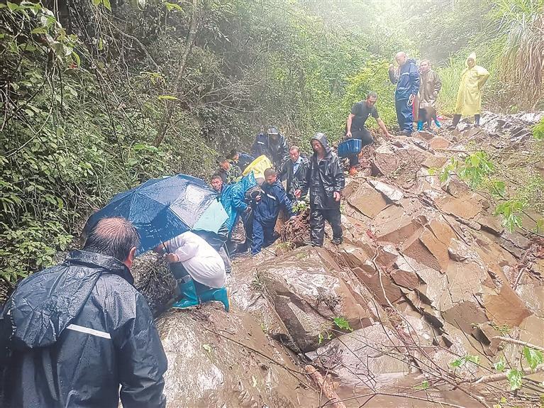 汝城县南洞乡：深山寻人 关怀暖心