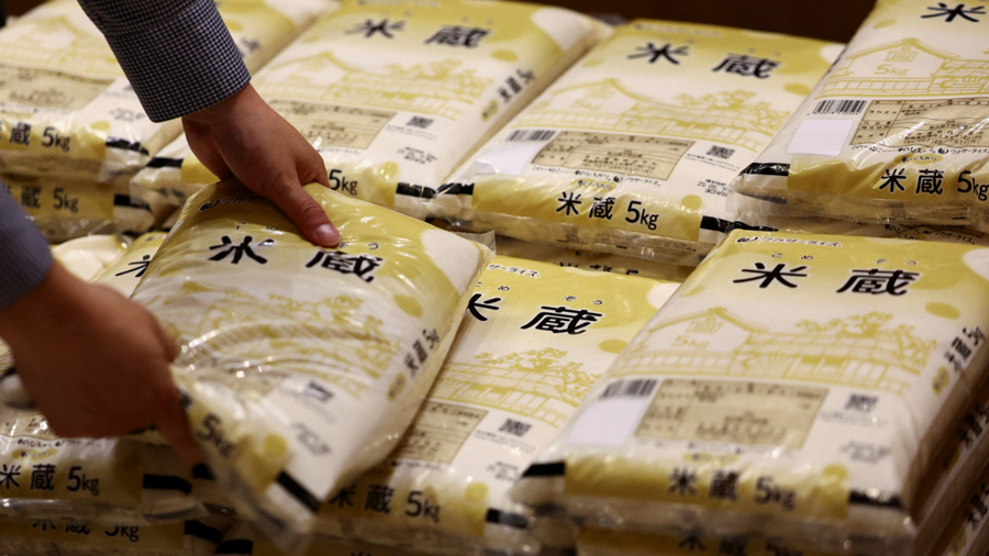 日本政府储备米线下开售，上千人排队抢购
