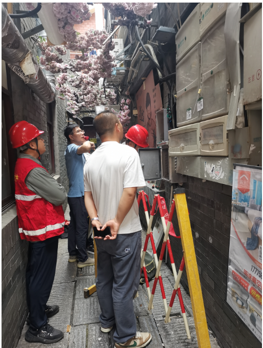 天心阁社区开展电表箱电线安全隐患排查