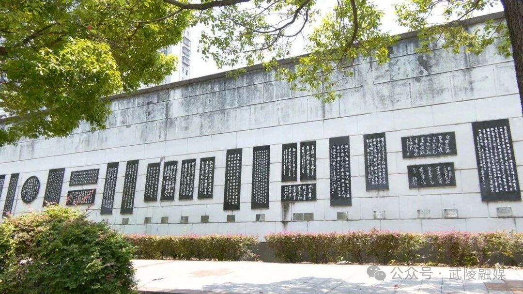中国常德诗墙部分诗碑碑文色彩层修复加固完成