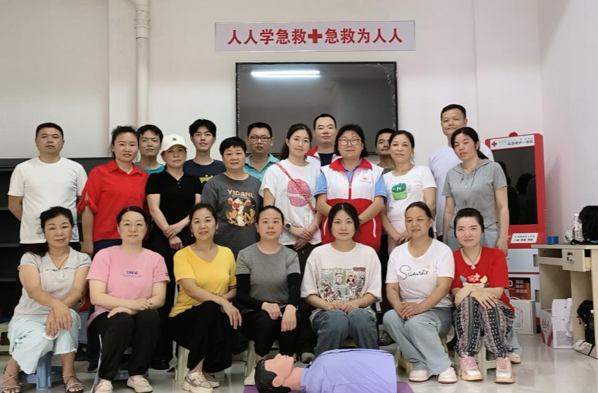 荷塘区金山街道晏家湾社区：科技赋能急救培训，智慧基地首课启航