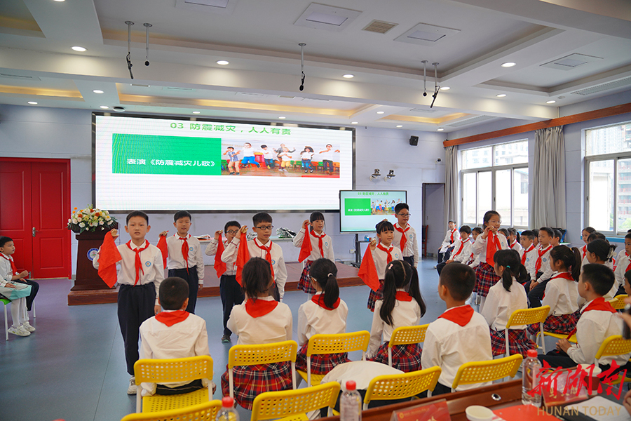会校携手筑平安