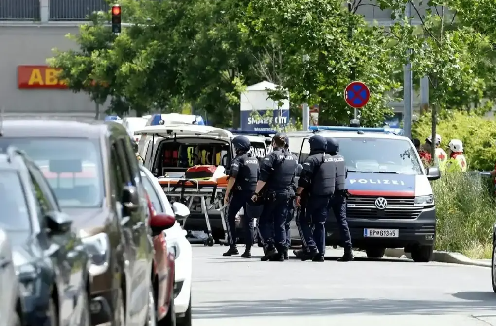 奥地利发生校园枪击案 造成至少10人死亡