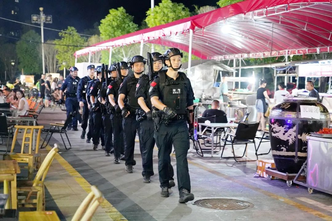 张家界市公安机关集中开展治安清查统一行动