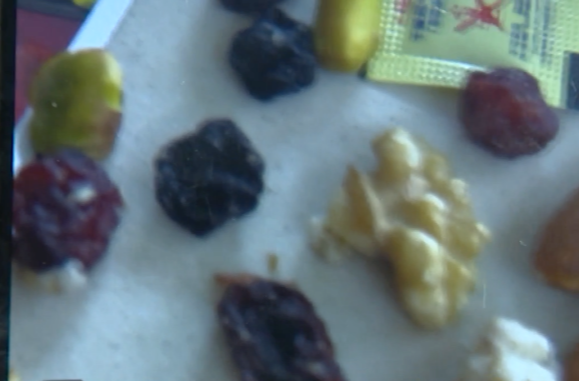 花680元办山姆的会员，在坚果里发现虫子在爬？当事人：已经吃了两颗了