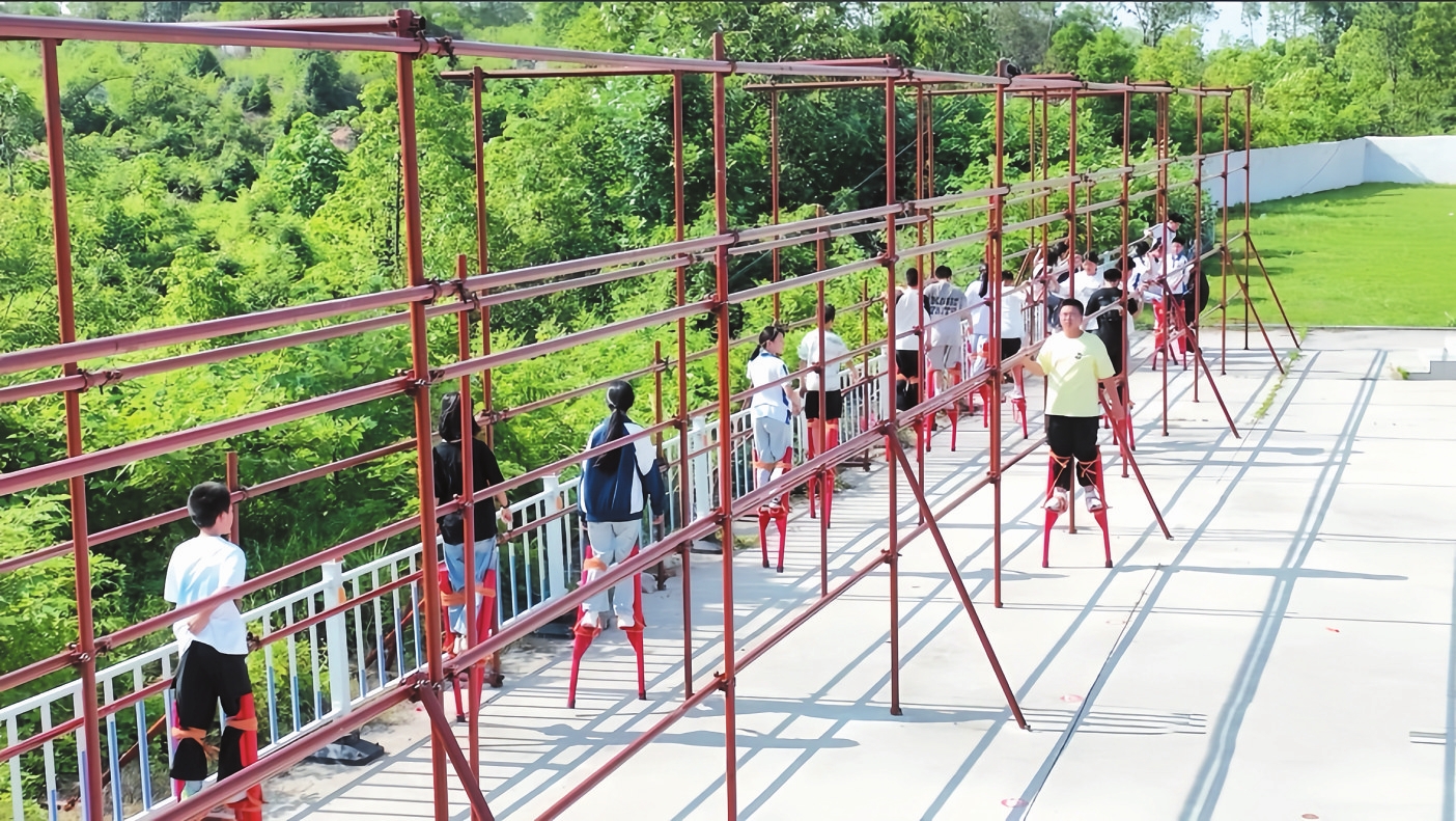 高跷“踩”进课堂 汨罗长乐少年解锁非遗新玩法
