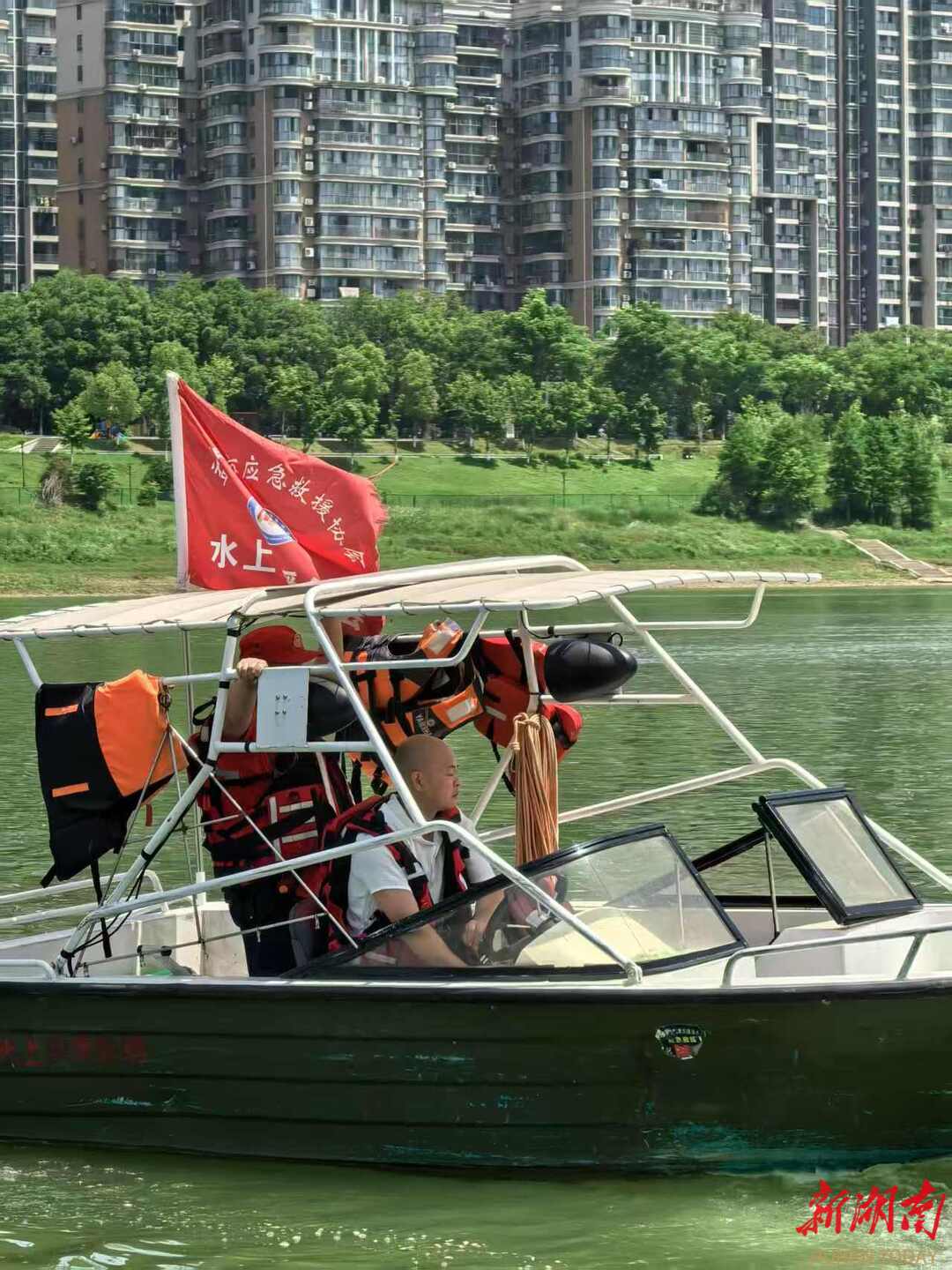 二十余次跳进资水救人——生命托举者王卫东的故事|湖南日报