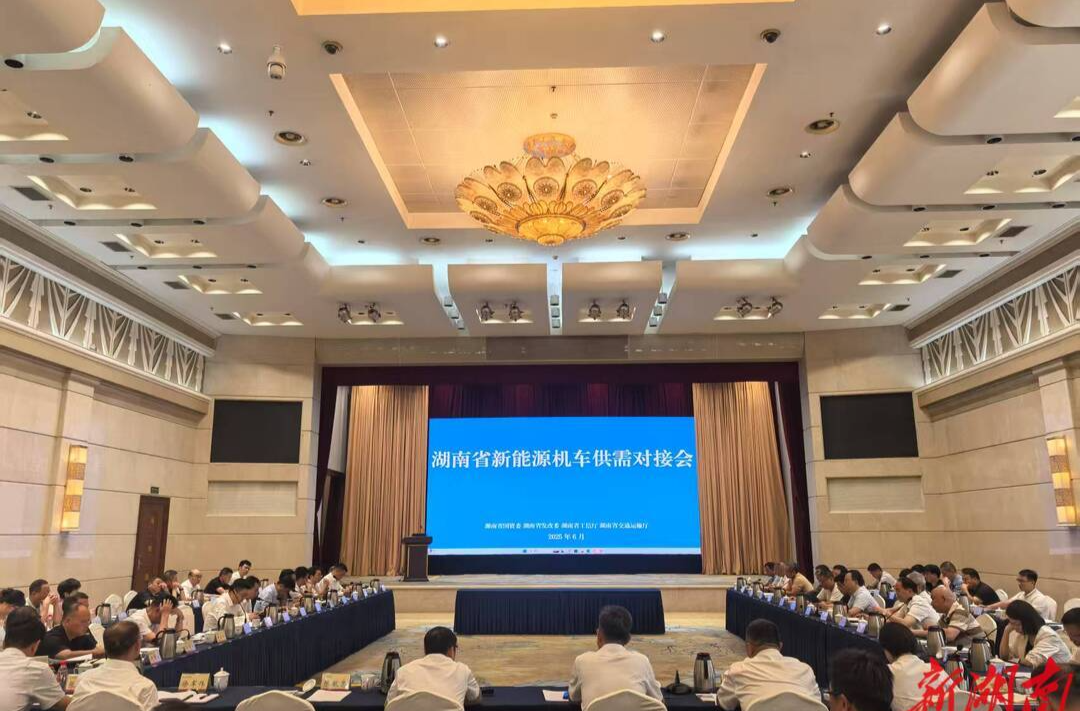 经济视野｜新能源机车焕新，千亿级产业勃发