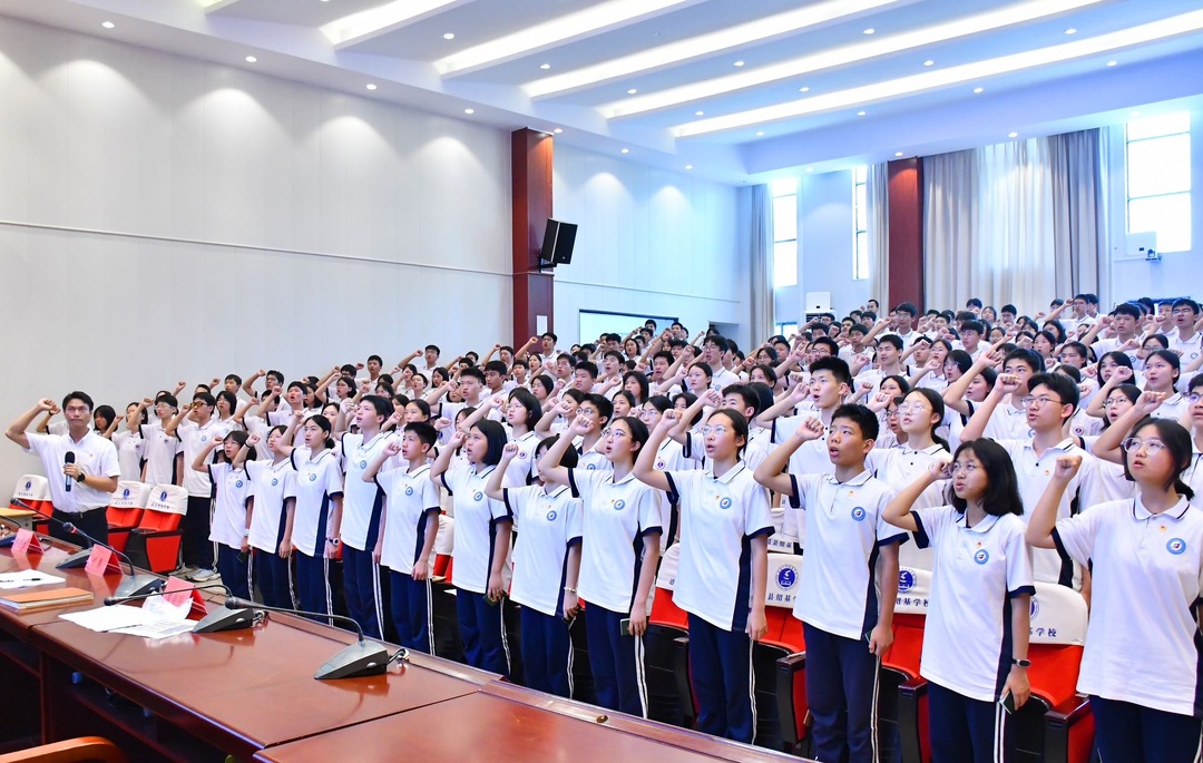 道县绍基学校举行新团员入团仪式