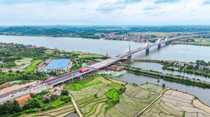 2.6万吨！湖南最重最宽高速公路转体桥成功转体