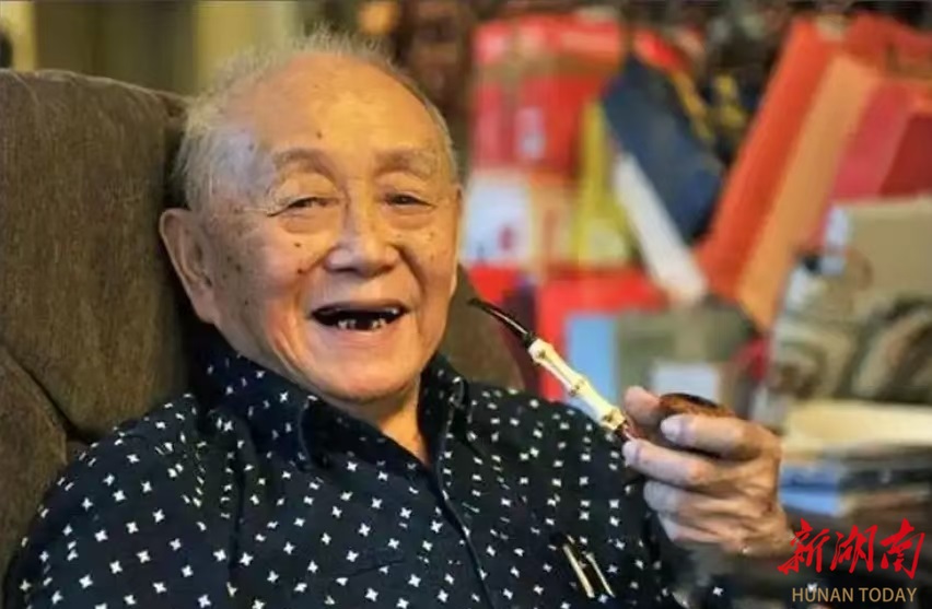 星辰归来：在百花寨触摸黄永玉先生的艺术心跳