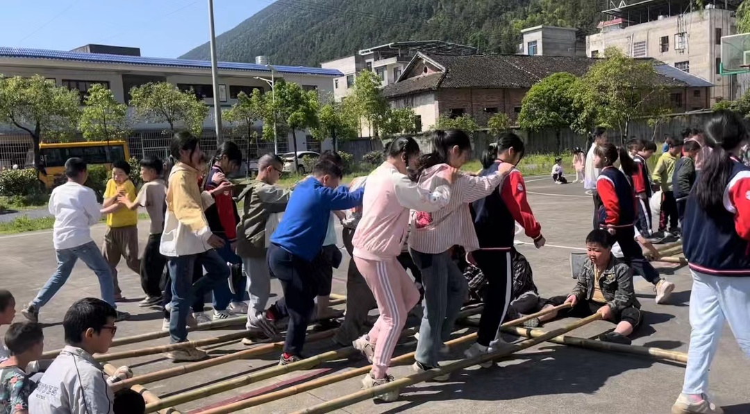 王娟：偏远乡村学校的一束光