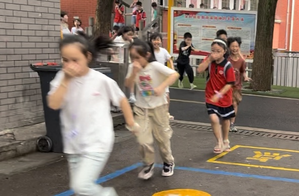 筑牢校园安全防线！耒师附小开展消防安全疏散演练