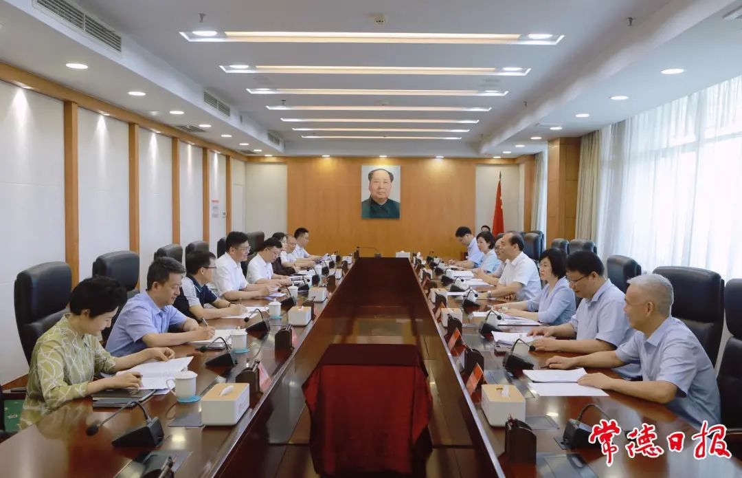 常德市委书记罗毅君与湖南机场集团舒行钢一行座谈