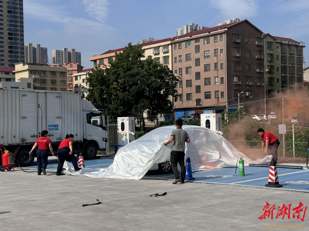 娄底市创投石化群乐街加油站开展消防演练