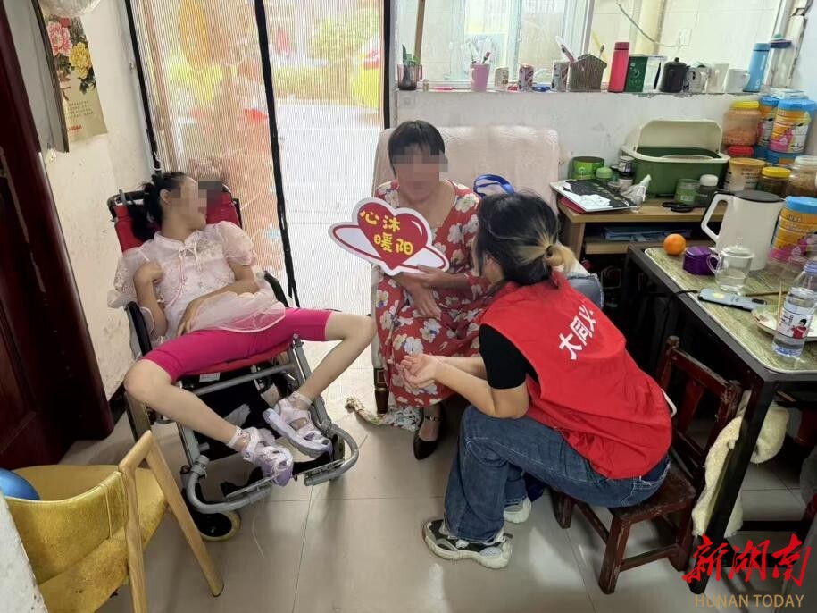 湘龙街道以父亲节为契机深化“心沐暖阳”社会救助项目