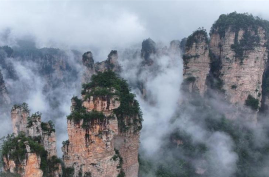 Rain Brings Sea of Clouds to Zhangjiajie's Mountain Peaks