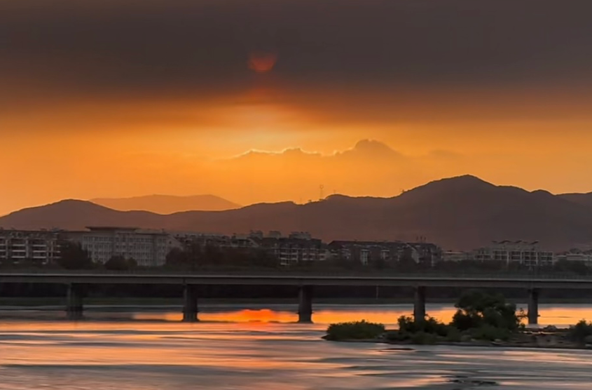 ［红尘小笺］七绝 坐夏