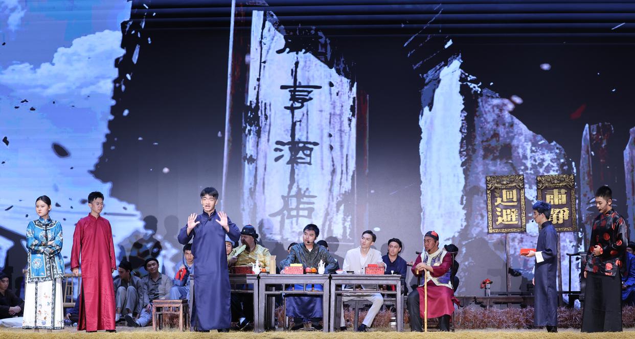 把经典阅读搬上舞台——北京中学生演绎话剧《呐喊》