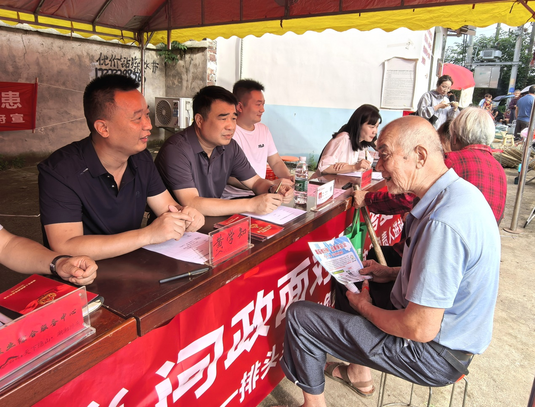 湘潭县排头乡：集市“摆摊”解民忧