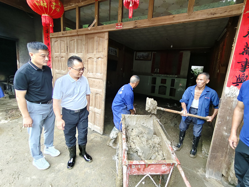 风雨映初心 行动显担当——洞口县民政局全力救助受灾困难群众