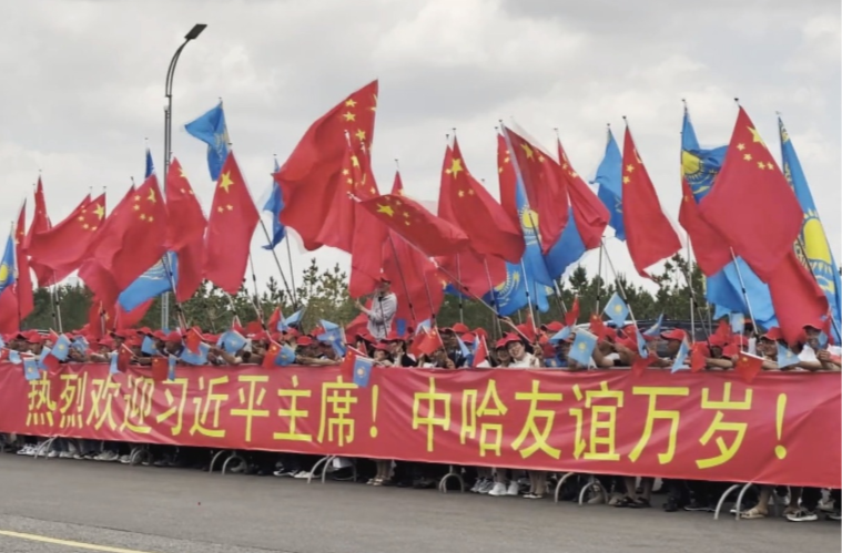 独家视频丨习近平主席到访哈萨克斯坦 各界热烈欢迎