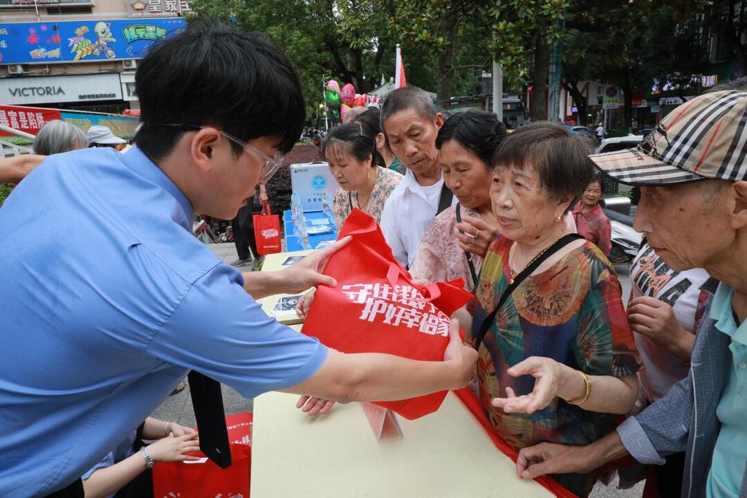 绥宁县人民检察院开展防范非法金融宣传月活动