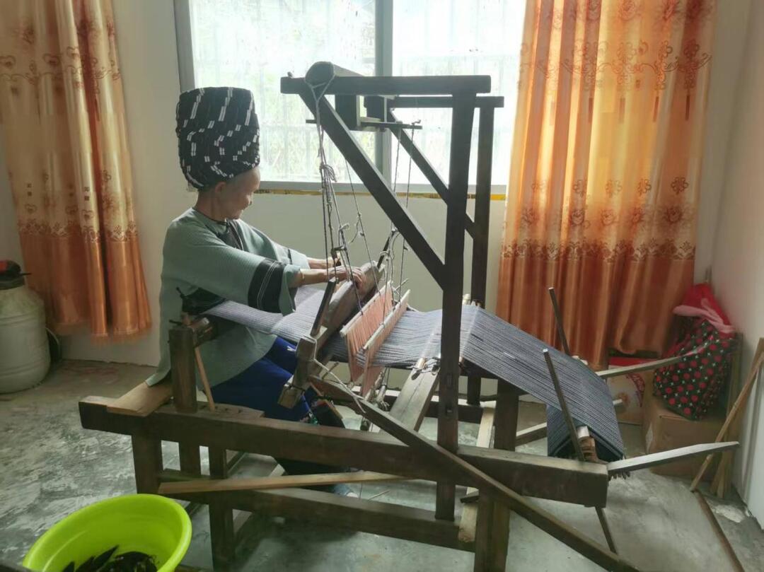 六十年春秋守瑰宝——记苗族土布技艺制作人廖元秀的“非遗人生”