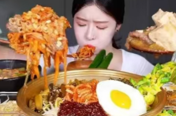 两个小时直播过程吃了几十斤食物 “大胃王”吃播为何管不住？