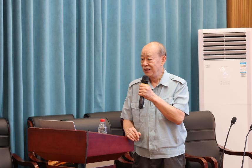 中国科学院老科学家走进株洲市天元区白鹤学校，点燃少年航天梦