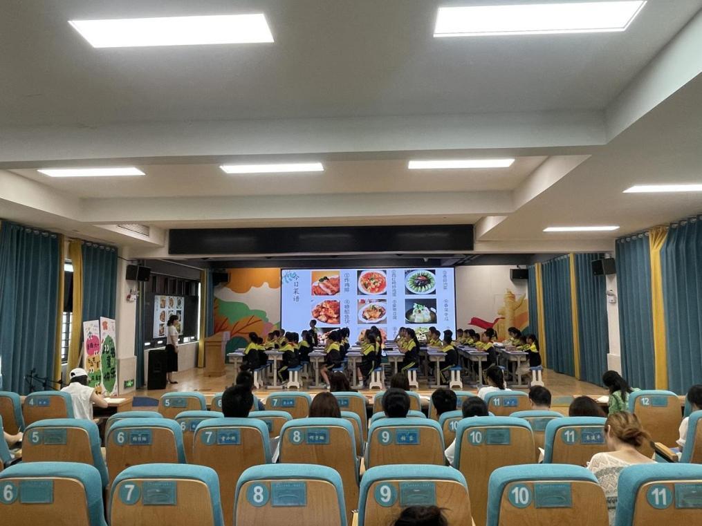 “数”说健康 “据”焦营养——株洲六〇一中英文小学数学组开展校本研修活动
