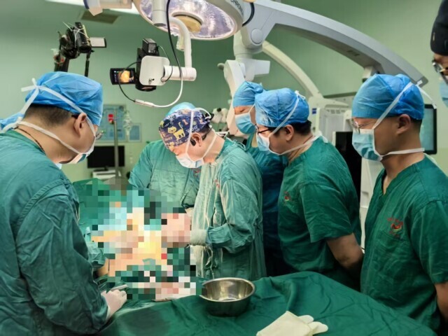 不惧高龄！这家医院为百岁老人点燃希望