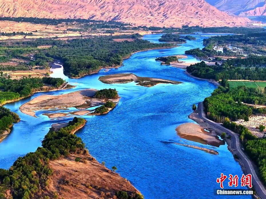 航拍黃河上游夏日風(fēng)光旖旎山河壯麗