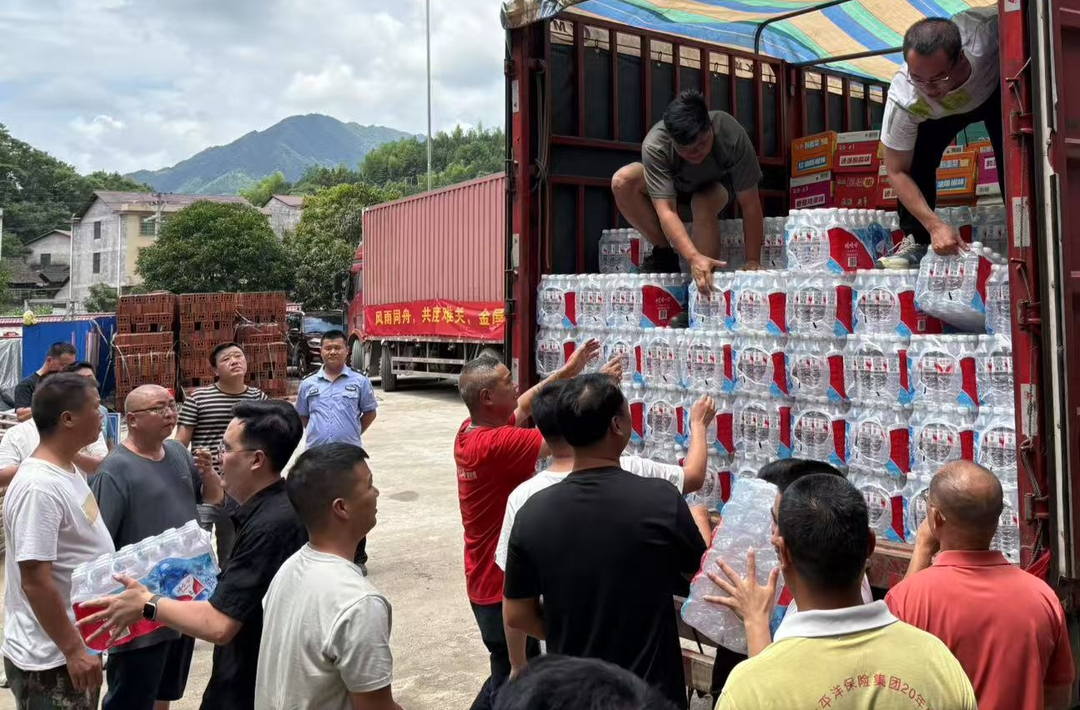 绥宁：网红与粉丝的双向奔赴，20余万元救灾物资驰援金屋塘镇
