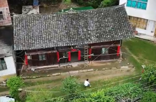 “爸爸，这次换我守护你！”——隆回县“00后”青年邹旭轩用单薄肩膀扛起家庭重担 | 湖南日报