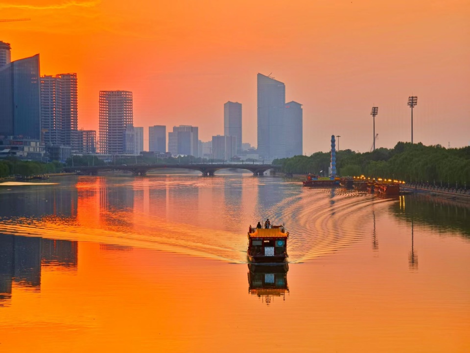 大气磅礴！北京今日晚霞灿若云锦