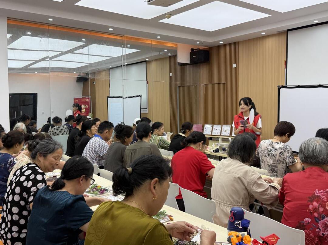 團(tuán)扇傳古韻 妙手織清涼