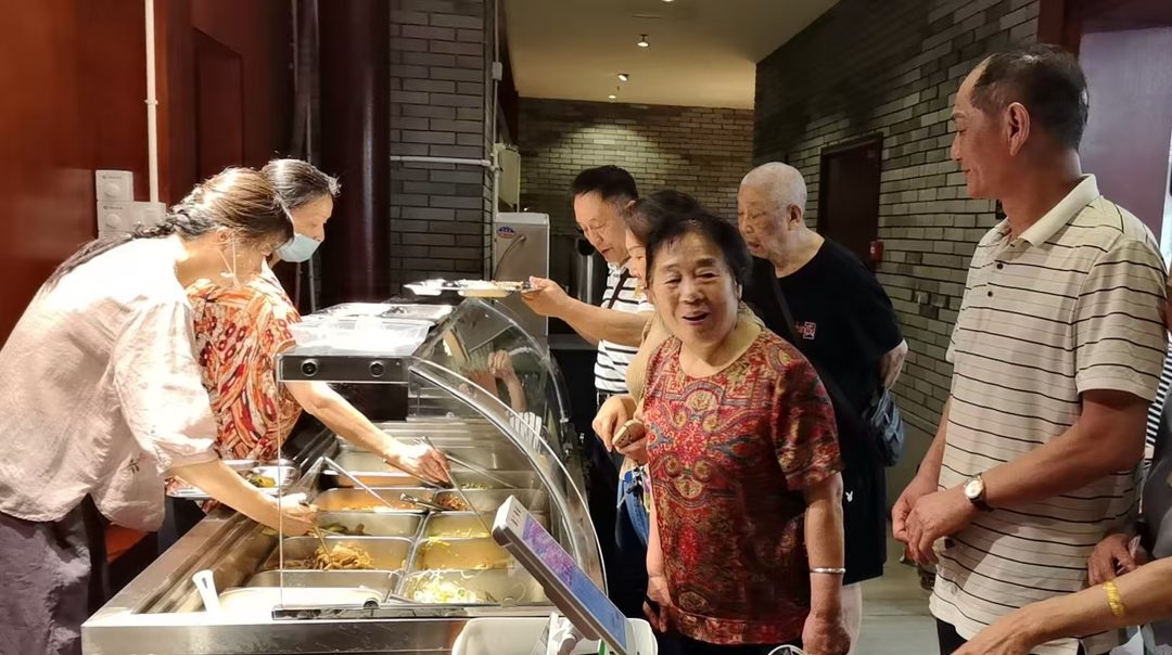 湘潭岳塘区：推进社区老年食堂建设，让更多老年人“食有所安、食有所乐”