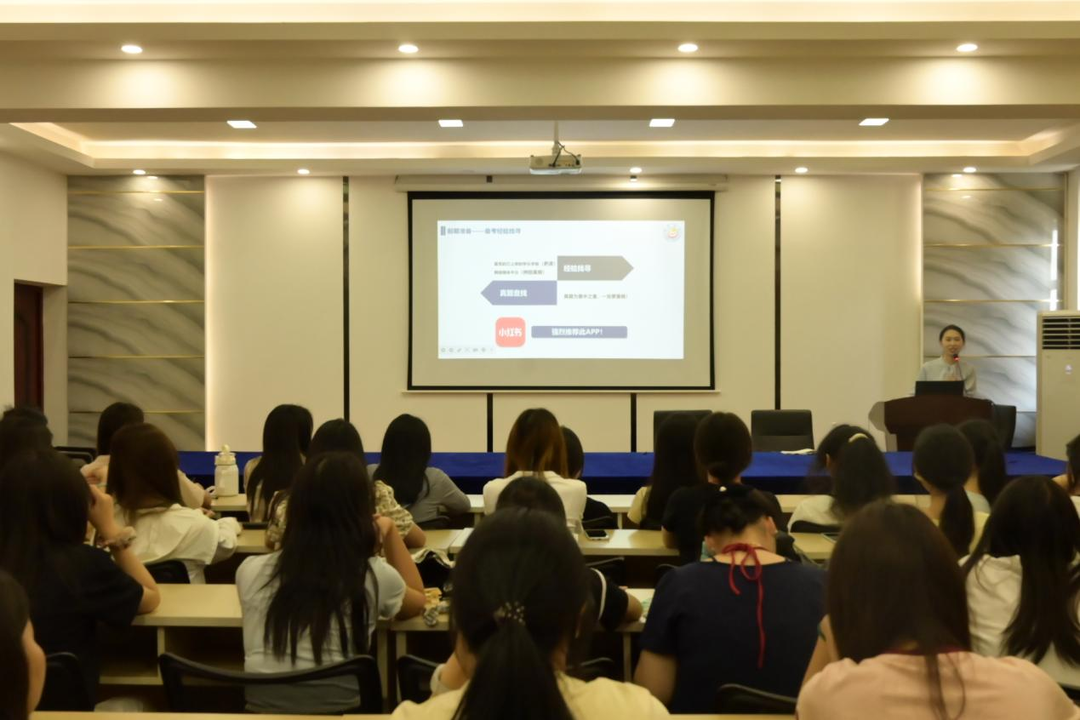 吉首大学旅游学院举办优秀毕业生经验分享会