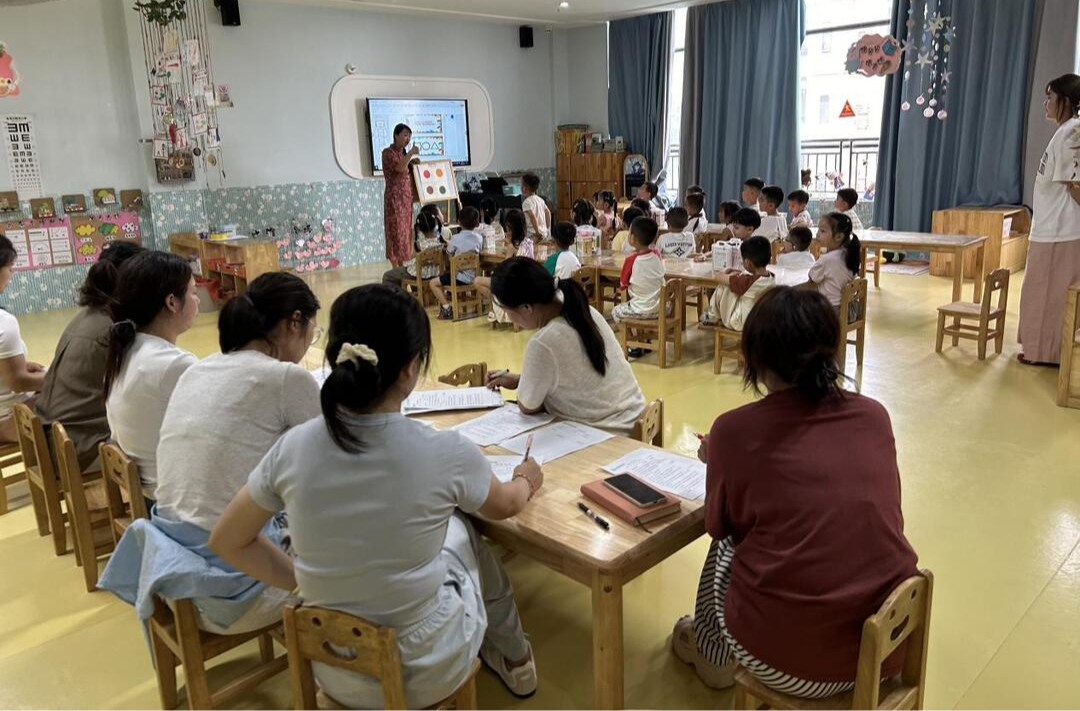 华容县容城幼儿园：以“推”探教学 以“研”促成长