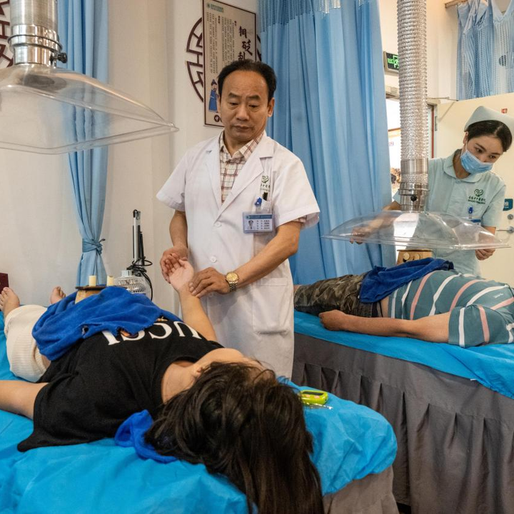 仁心仁术守岐黄 匠心传承绽芳华——记岳阳市中医医院湖南省先进工作者艾金长