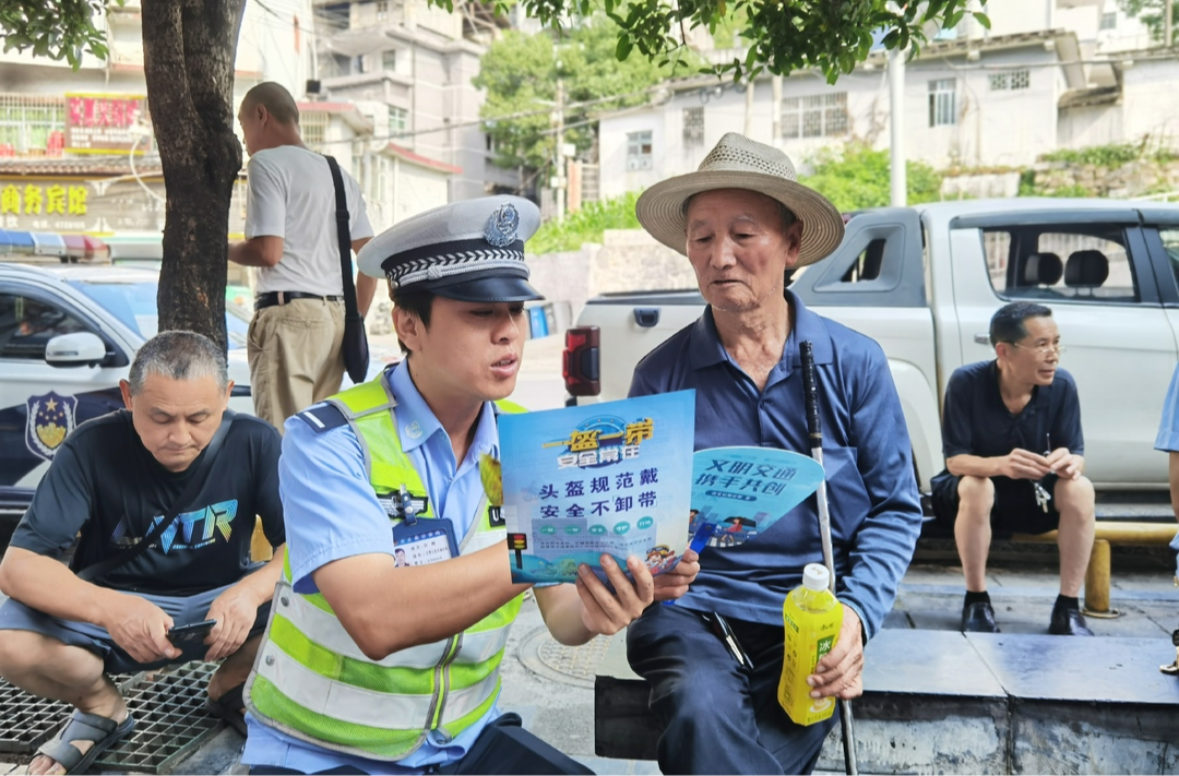湘西公安交警开展安全生产月系列宣传活动