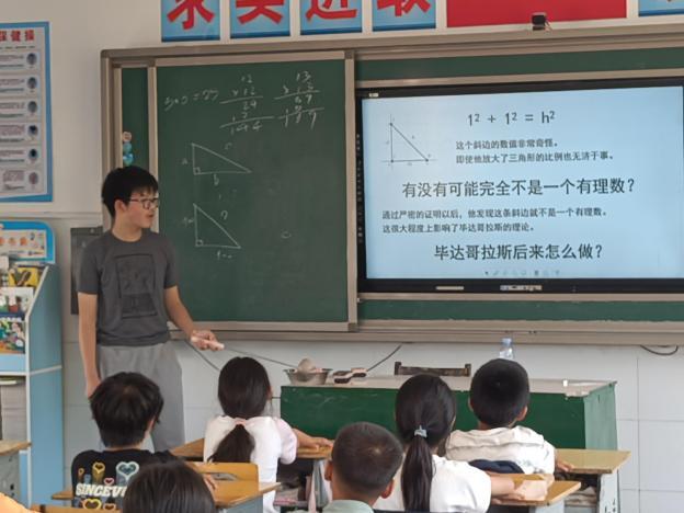 慈利县苗市镇中学：沪湘学子“云端牵手”落地生花  书香桥梁跨越千里共筑