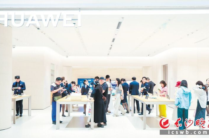 “考生考完后直接从考场赶来店里” 电子产品销售火热，长沙“后高考经济”升温